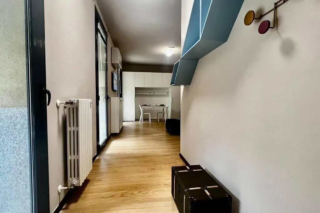Urban House - Comfy Flat Navigli Milan Center Apartamento